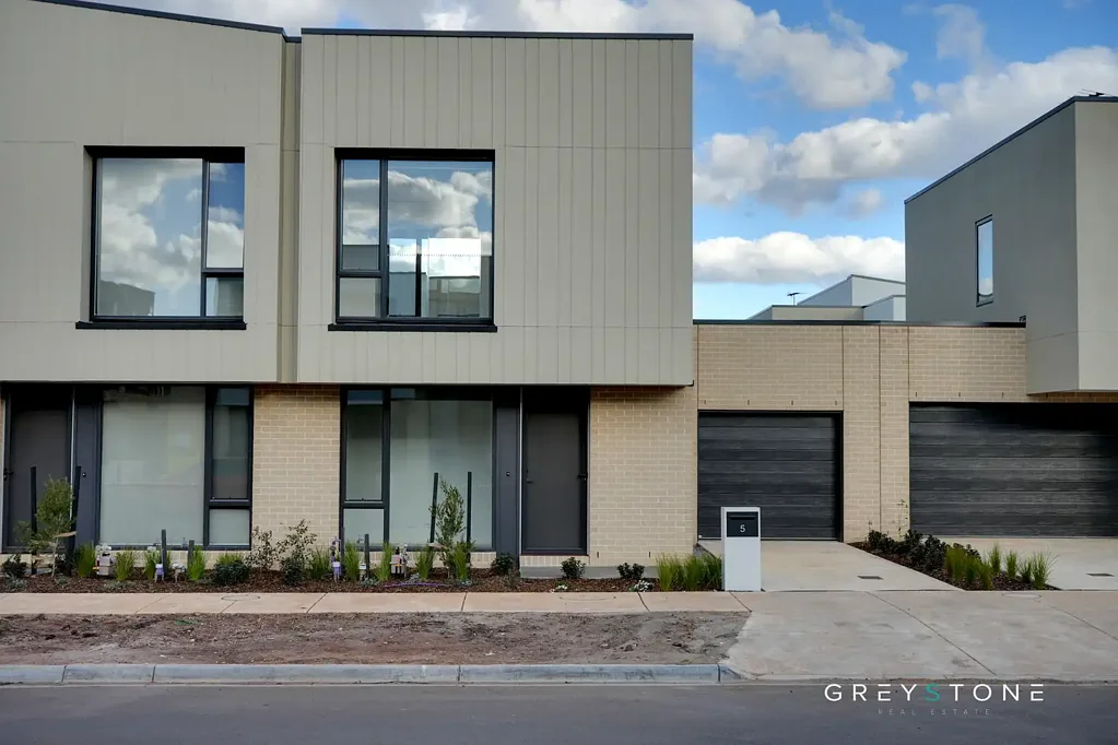 Modern 3-Bedroom Home for Lease in Aintree