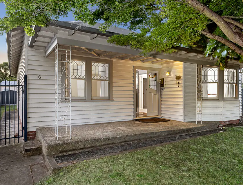 16 James Street, Golden Point, VIC 3350, 3房, 2浴, House