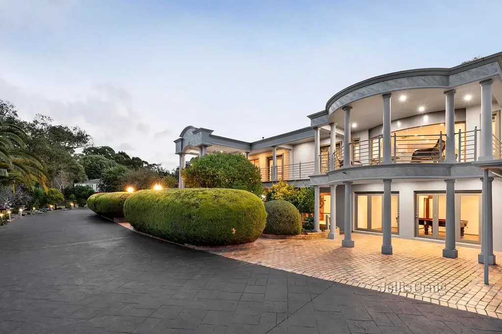 11 Woodfull Road, Lower Plenty, VIC 3093