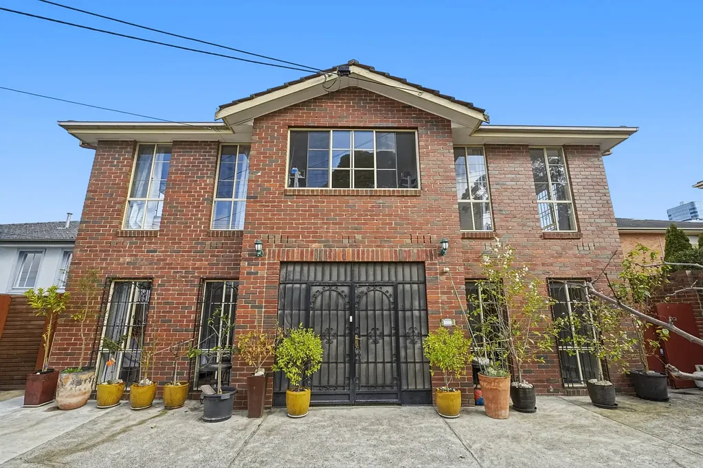 Box Hill 7房 巨大的设计，拥有优越的学区 Enormous design with prime school zoning