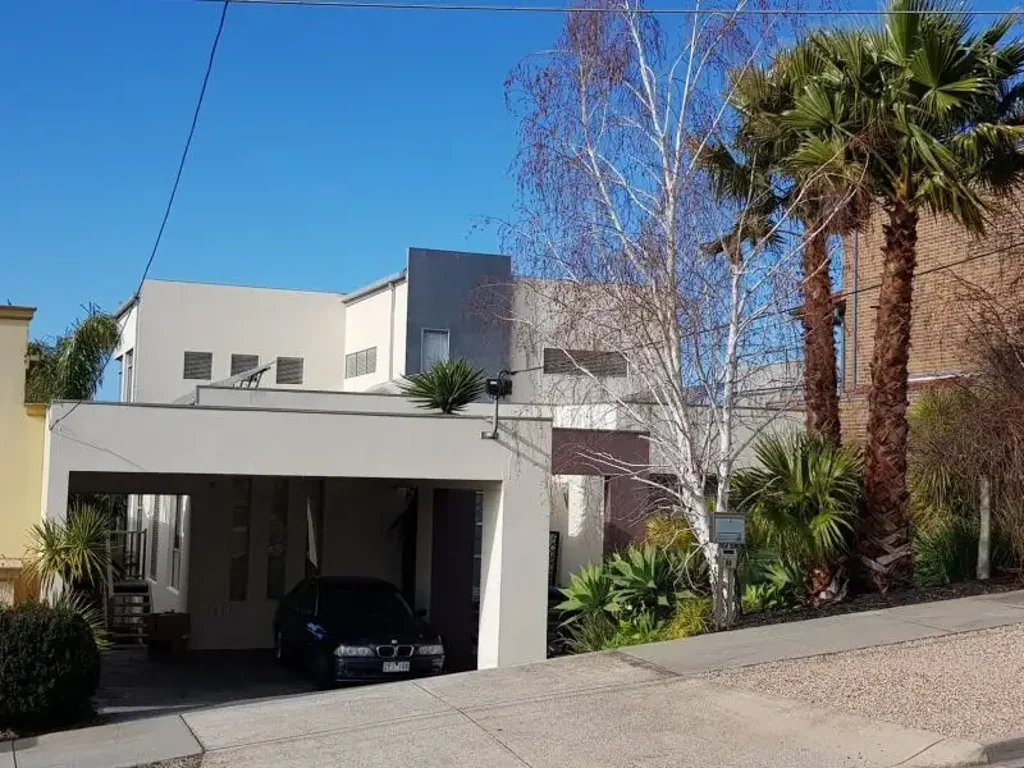 BREATHTAKING VIEWS PLUS MAINTAINED POOL AND GARDENS