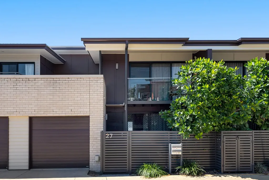 Furnished Townhouse with Pool Access
