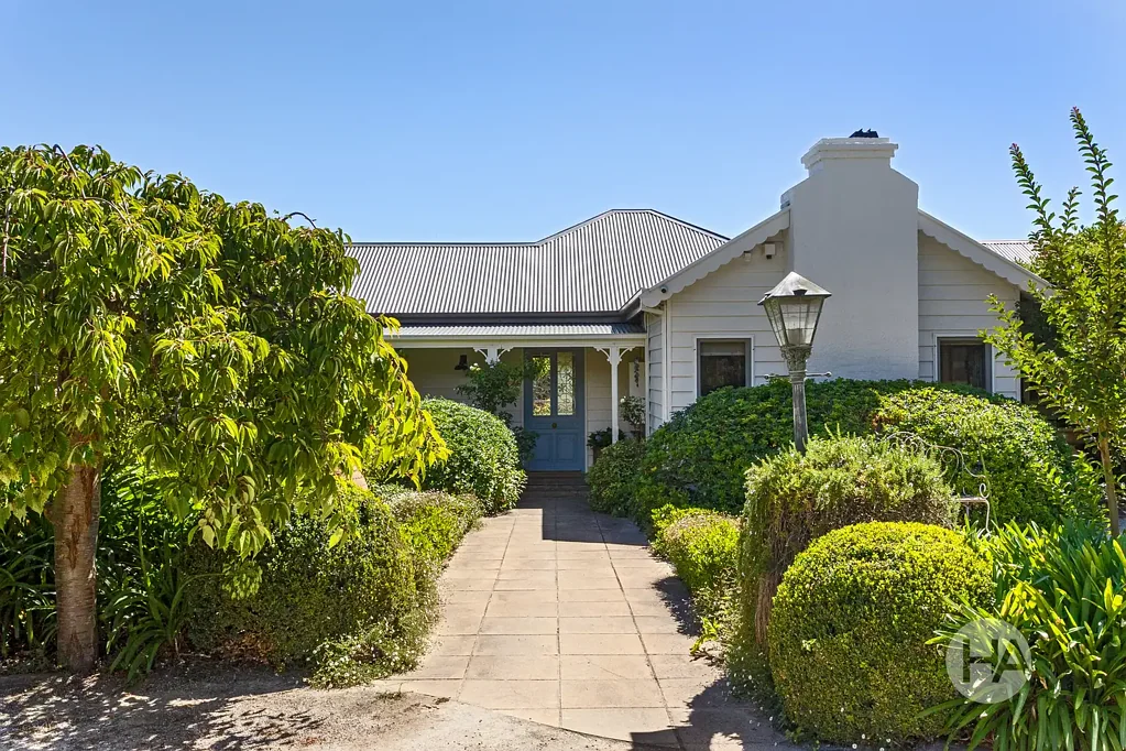 Mount Eliza 6ห้องนอน A Breathtaking Garden Estate on a Private Acre