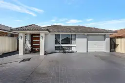 110 Falcon Circuit, Green Valley