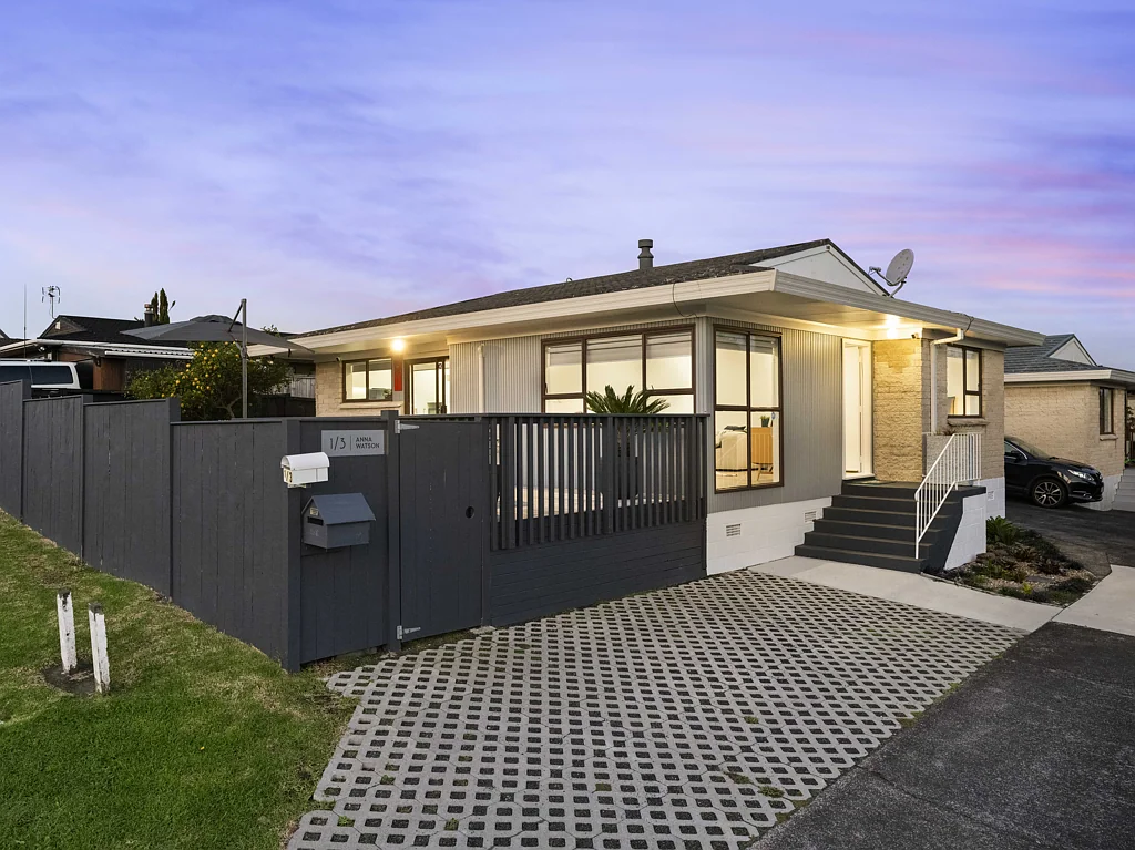 Half Moon Bay 3Kwarto Street Smart | Must Sell, Vendor has Purchased