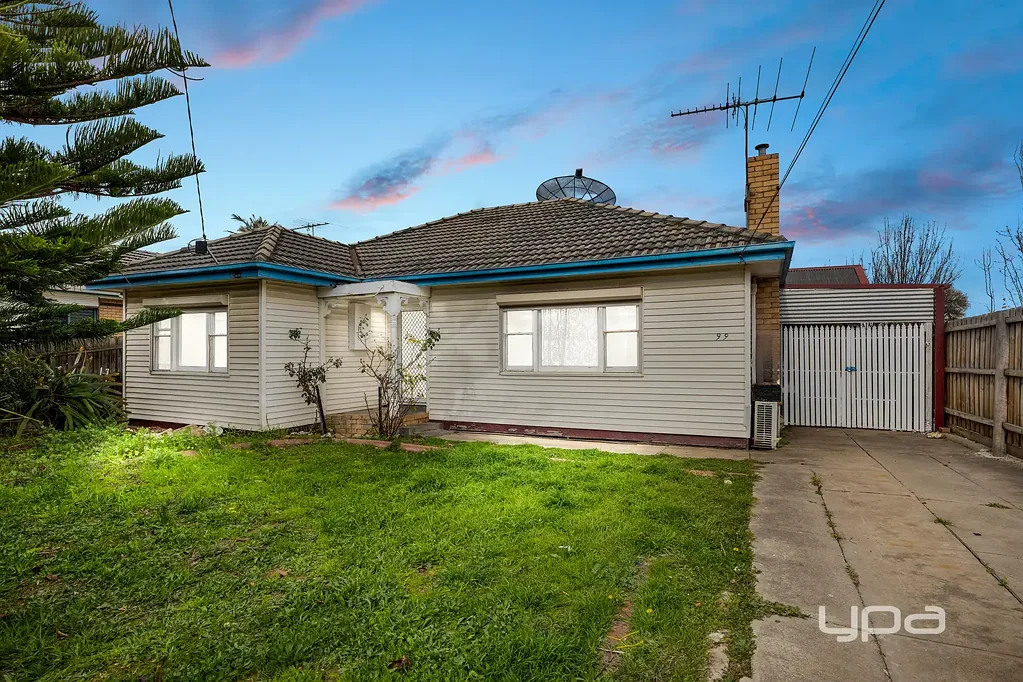 Sunshine West 4chambre Four Bedrooms, Corner Allotment, Outstanding Potential