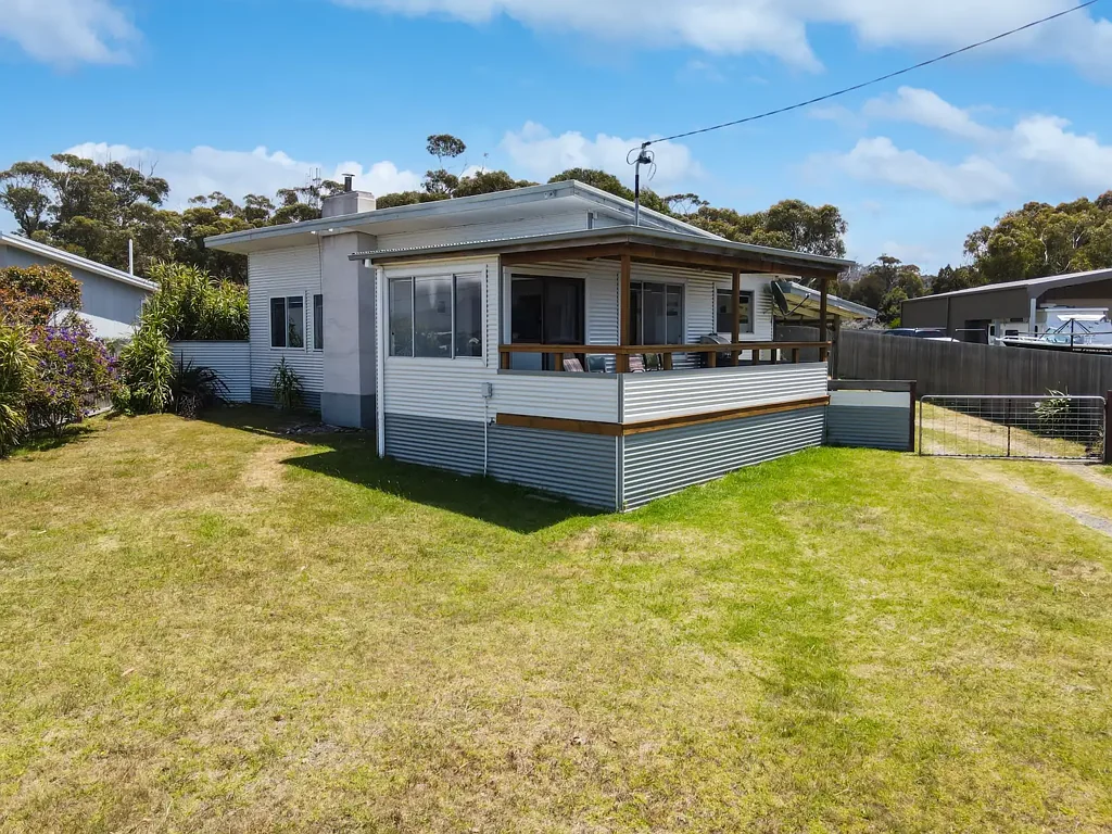 17 Targett Street, Scamander, TAS 7215