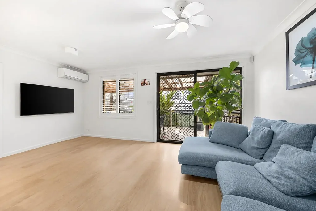 Spacious Three Bedroom Villa With Covered Entertaining Deck