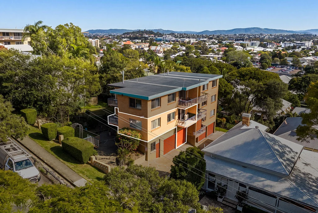 Wooloowin 2Moenga Boutique Living with Elevated Views in a Prized Pocket
