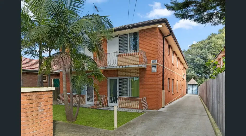 Prime Location - Renovated 2-Bedroom Apartment for Rent – Water Usage Included!