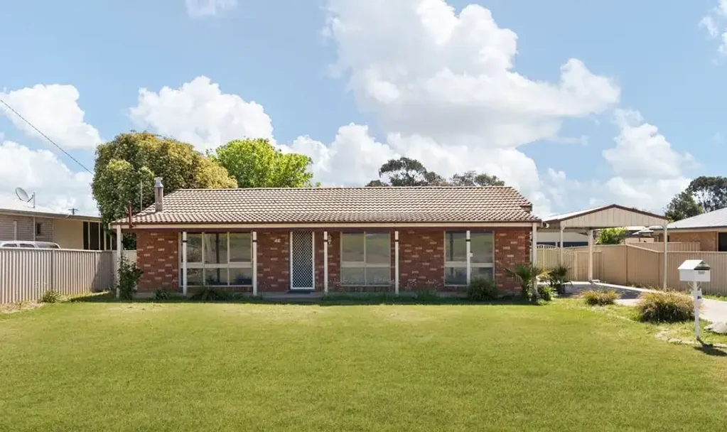 3 BEDROOM HOME PLUS SHED!