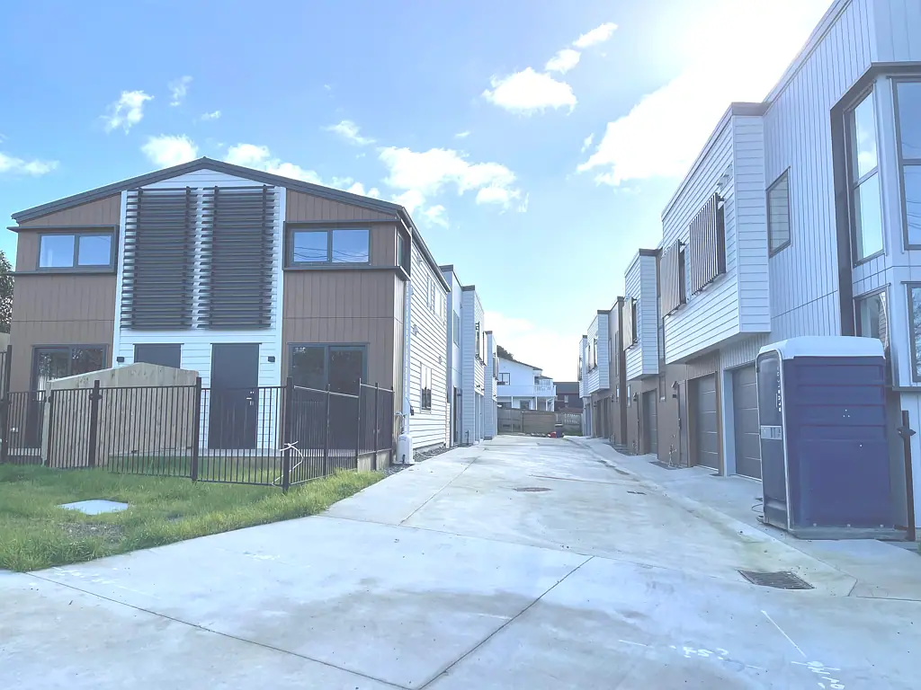 Massey 3 Bedroom Stylish New Home With Views- Must Sell