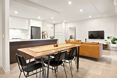 Schofields 2Habitaciones Spacious Sun Drenched Apartment in Prime Location: 5 Minutes walk to Schofields Train Station & Shops