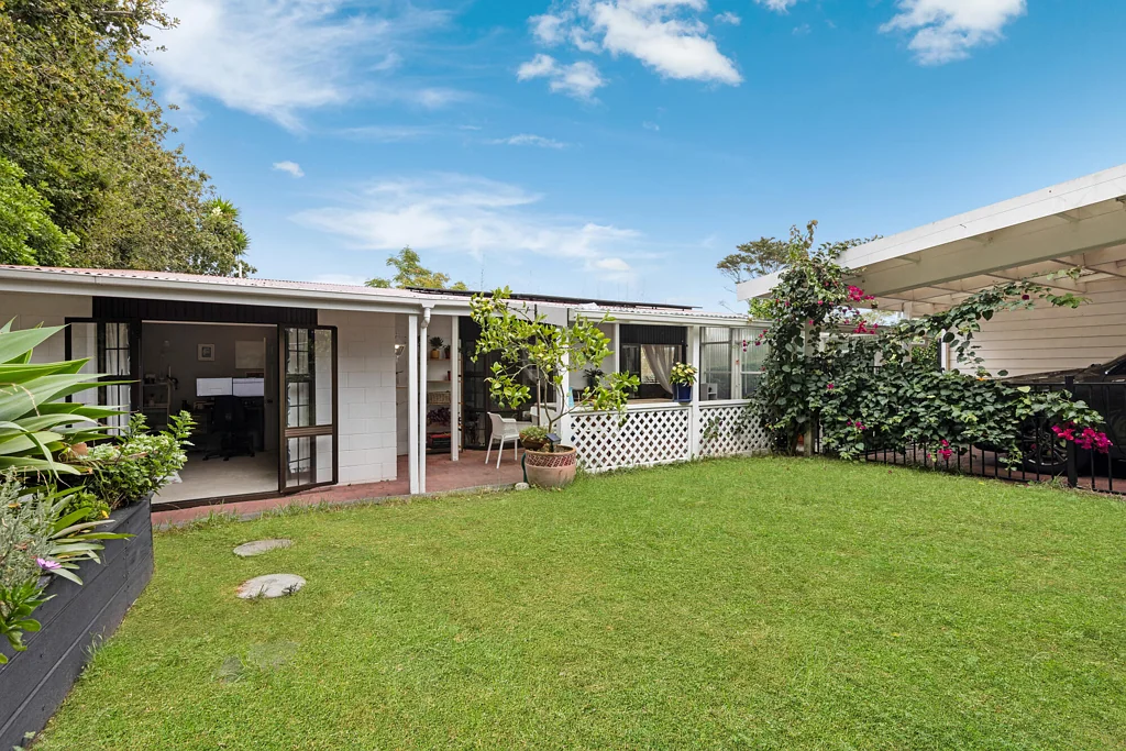 2/84 West Coast Road, Glen Eden, Waitakere City, Auckland