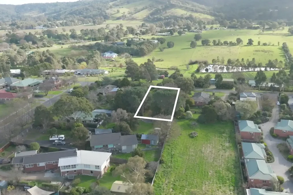 Yarra Glen Build Big or Develop (STCA) on 1,257sqm in Blue-Chip Yarra Glen