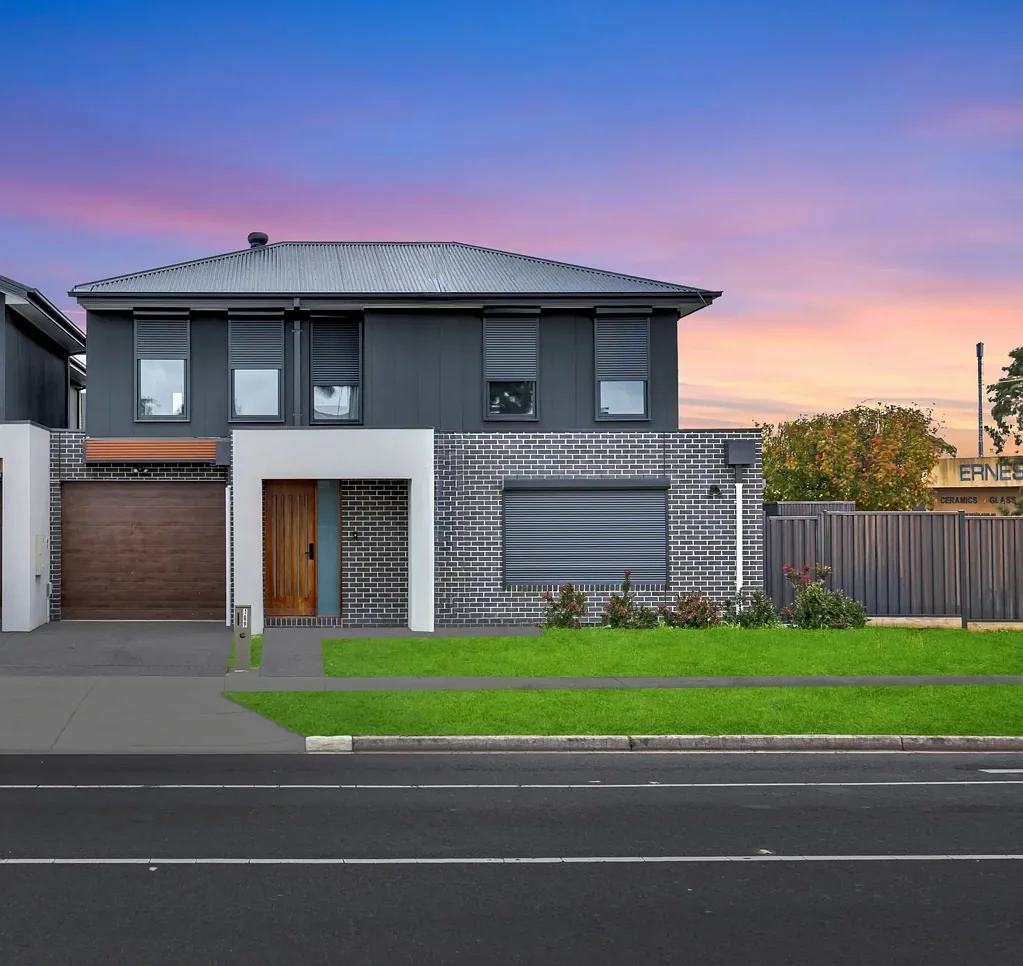 Fawkner 3部屋 Luxurious Family Living with Premium Finishes in a Prime Fawkner Location