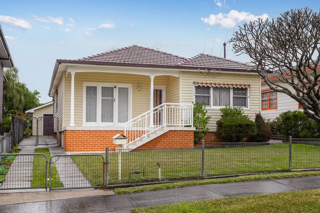 Wentworthville 4Kwarto ELEVATED LIVING, ENDLESS POTENTIAL