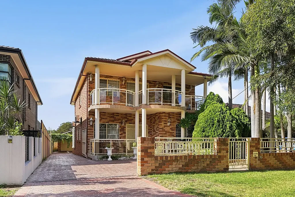 Expansive Family Living with 6 Bedrooms