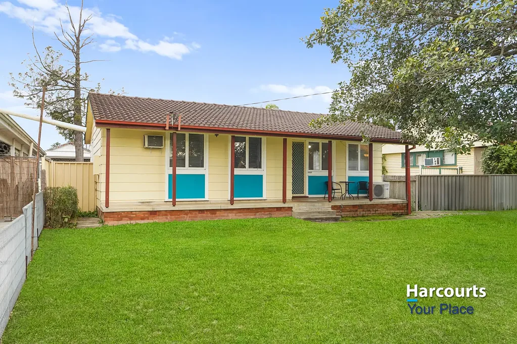 50 Sandakan Crescent, Lethbridge Park, NSW 2770
