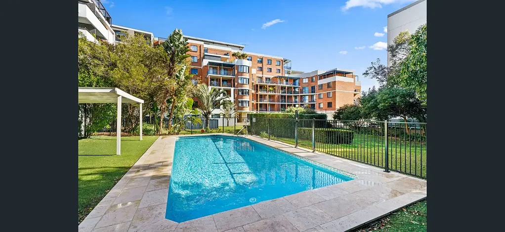 Apartment in convenient locale.