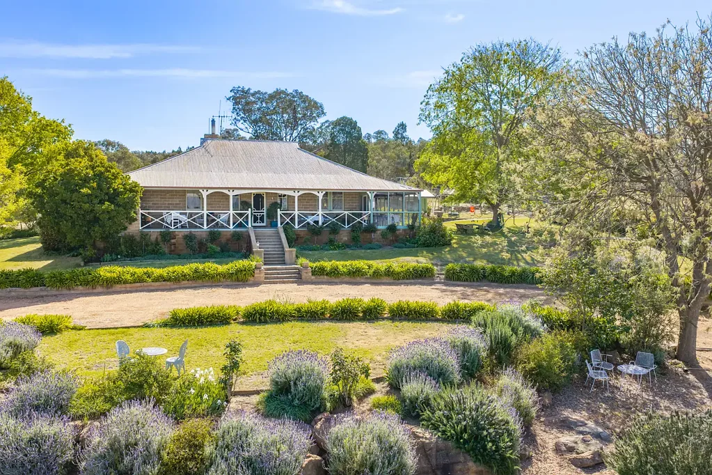 Cowra Character, History & Country Charm (Owned for 4 generations!)