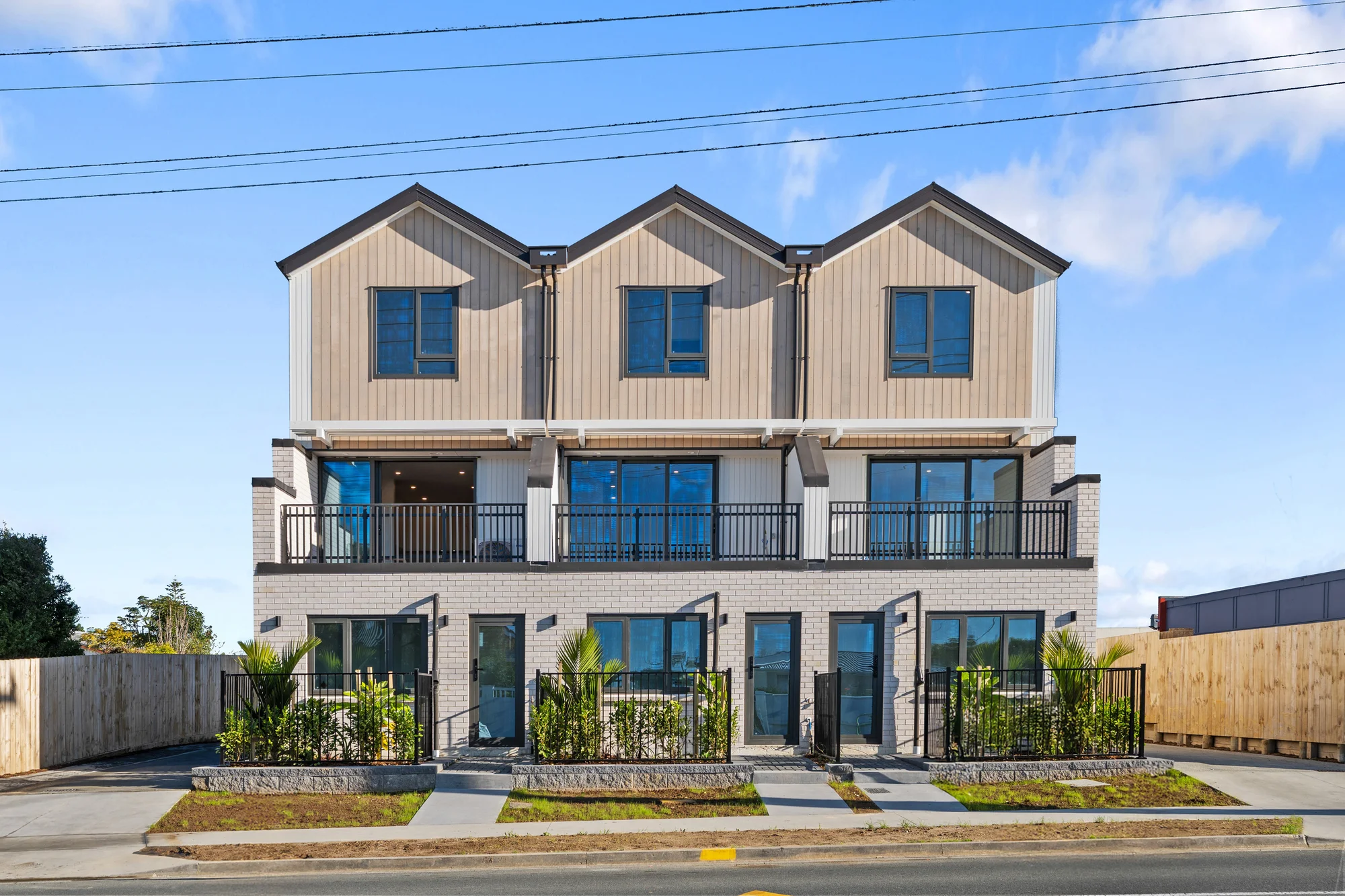 New Lynn 3 Bedroom Brand New. Freehold. Architecturally Designed.