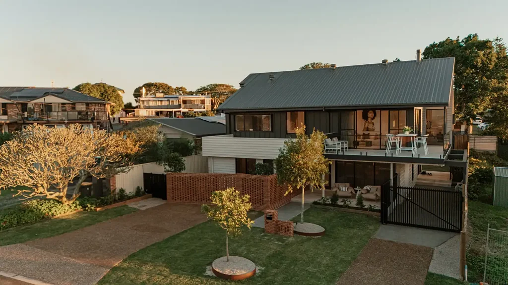 Bilambil Heights 4房  Architectural Family Luxury with Water Views & Exceptional Entertaining