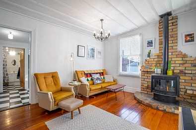 Famous Wisteria Cottage Featured on the TV Sho...