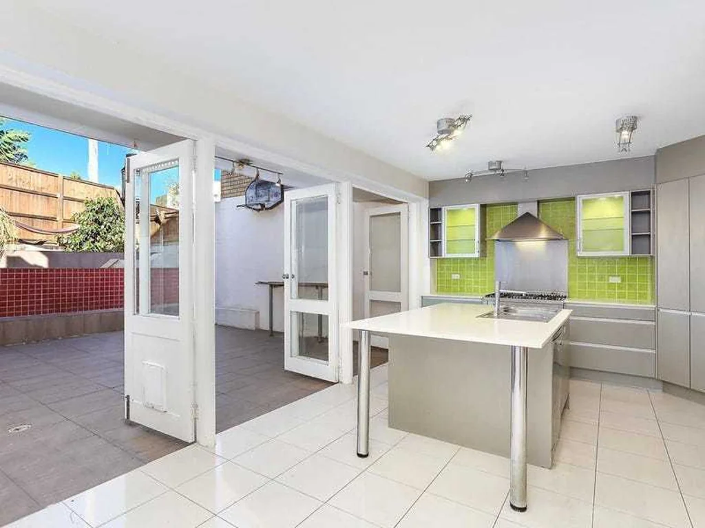 Ultra convenient location, Abundance of space !