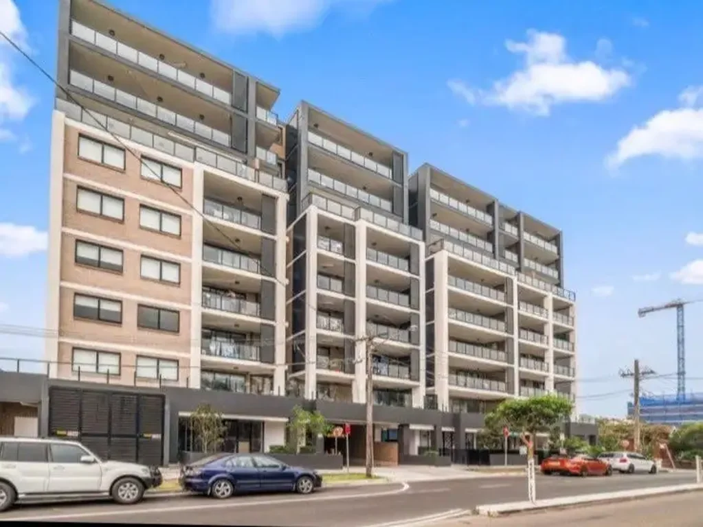 Spacious Renovated 3 Bedroom Apartment