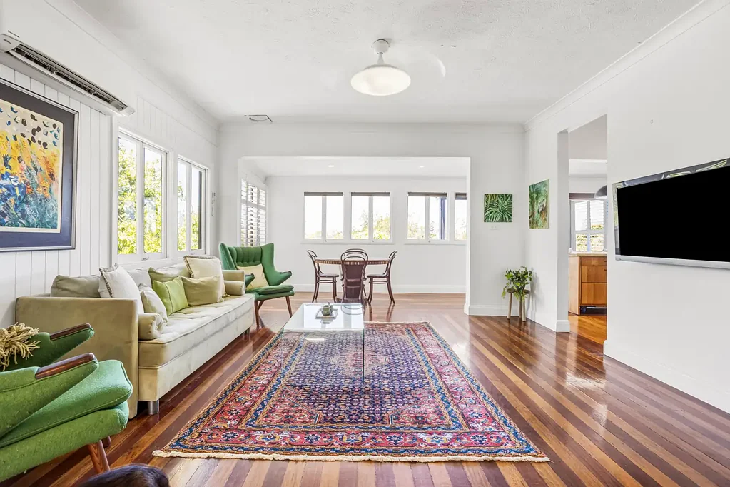 Southport 4Zimmer STUNNING CHARACTER HOME WITH FULL DUAL LIVING & FULLY APPROVED HOME STUDIO BACKING ONTO LODERS CREEK