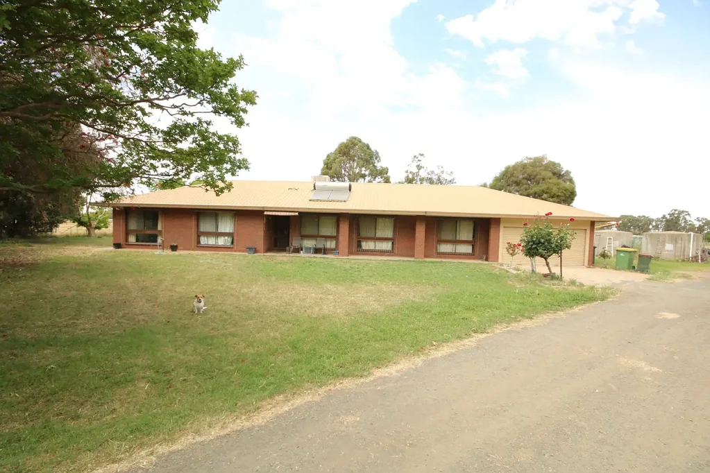 Bamawm ENJOY THE DREAM OF A GREAT COUNTRY LIFESTYLE ON 7 ACRES