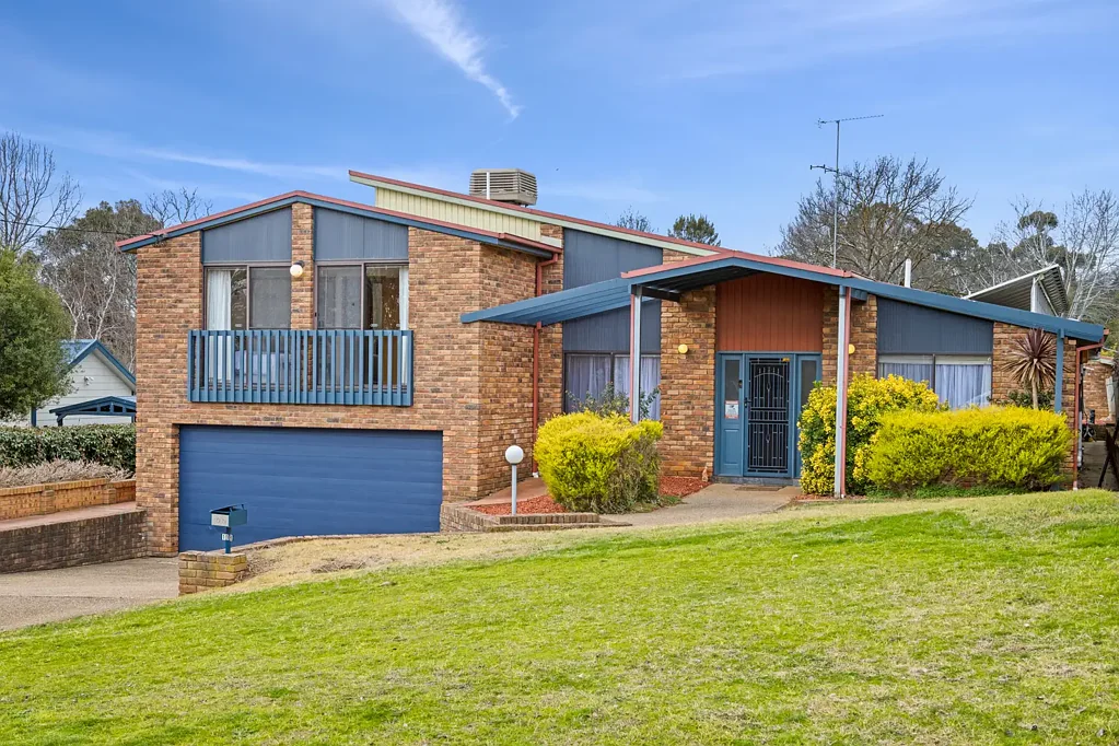 Yass 6ਬੈੱਡਰੂਮ Elegant Large Family Home with Soaring Ceilings, Sparkling Pool & Landscaped Gardens