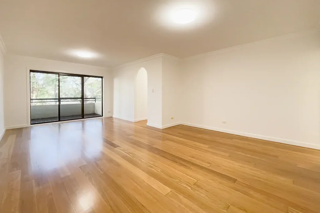 Back of the block quiet Top Floor 2 Bedroom Unit