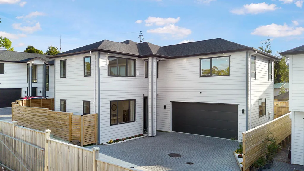 Green Bay 5Kwarto Step Into Luxury Living Today!