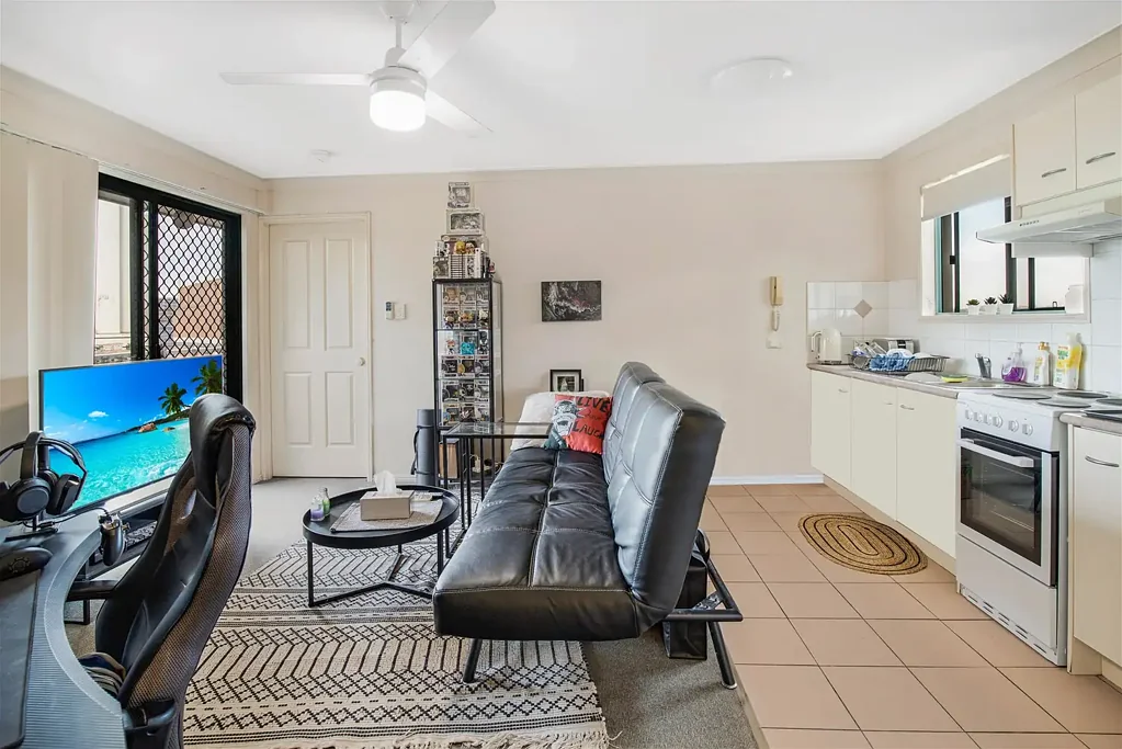 One Bedroom Unit with Carspace