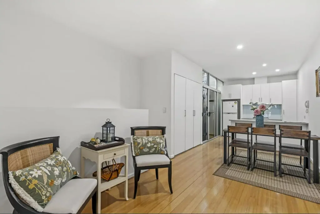 Stunning 3-Bedroom Townhouse in Adelaide