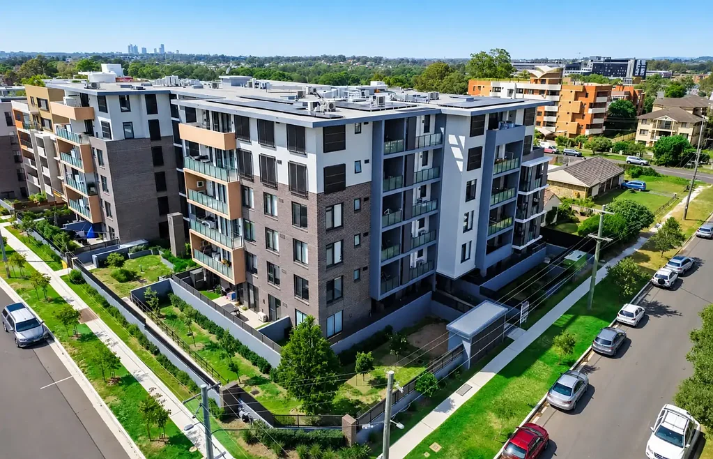 Blacktown 3 Slaapkamer LOW STRATA | WALK TO EVERYTHING | ENJOY CITY VIEWS