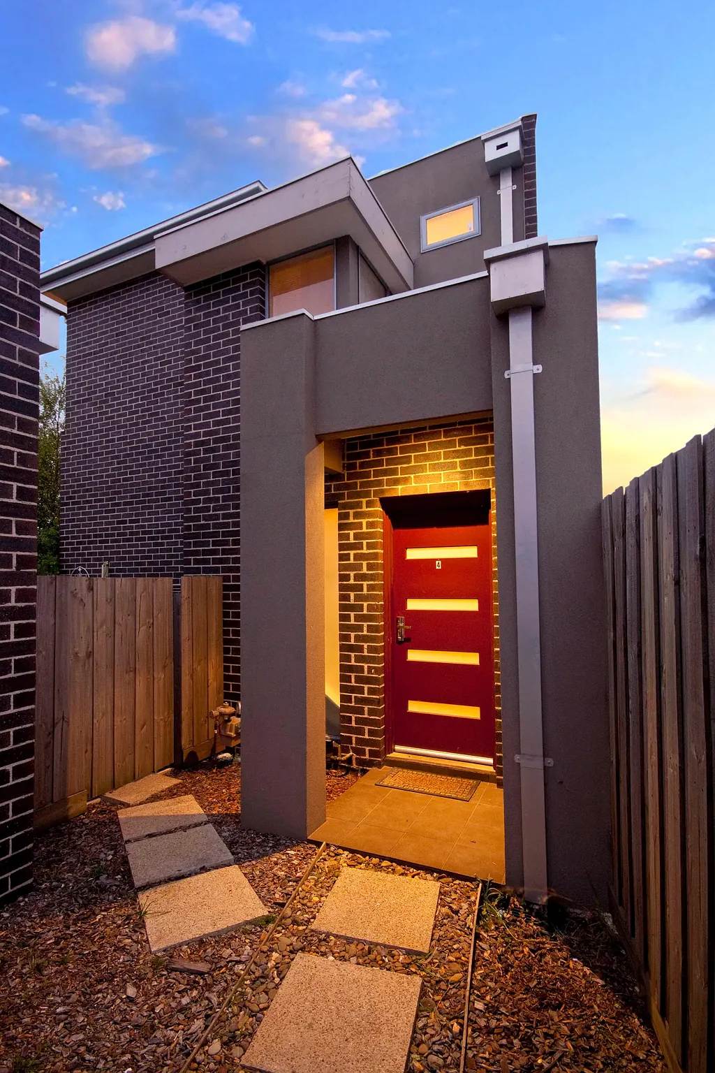 Comfort And Style In A Prime Location!