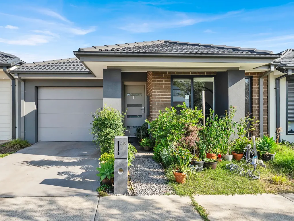 Wollert 3Moenga 3-Bed Modern House in Wollert | Low Maintenance