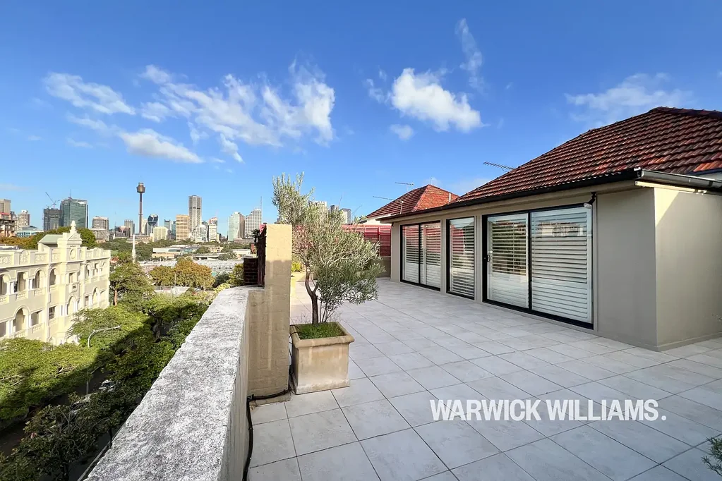 OVERSIZED PENTHOUSE APARTMENT WITH EXPANSIVE PRIVATE TERRACE AND CITY VIEWS