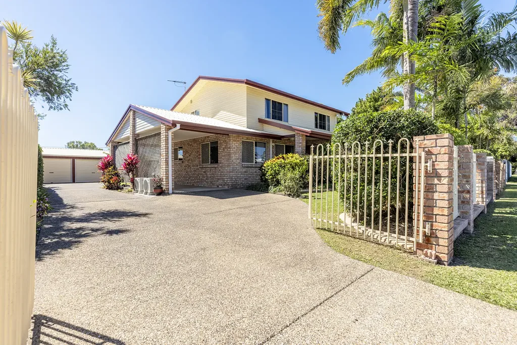 East Mackay 4Habitaciones Elevated Living in a Sought-After East Mackay Location