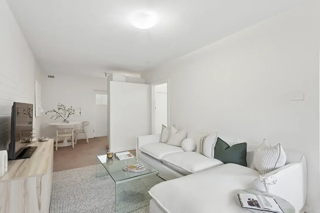 Peppermint Grove 1chambre Ground Floor Apartment With Rare Lock Up Garage