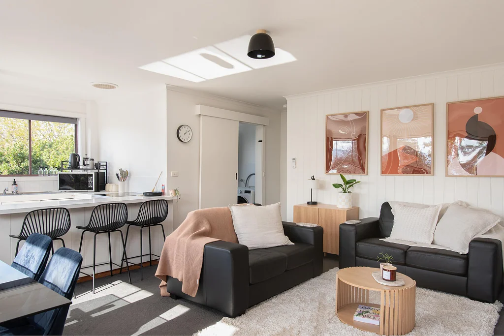 Cosy Furnished Unit Conveniently Located Close to the CBD