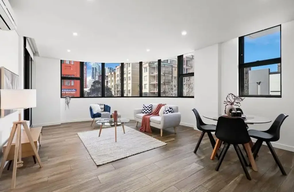 2 spacious bedrooms apartment with a study room