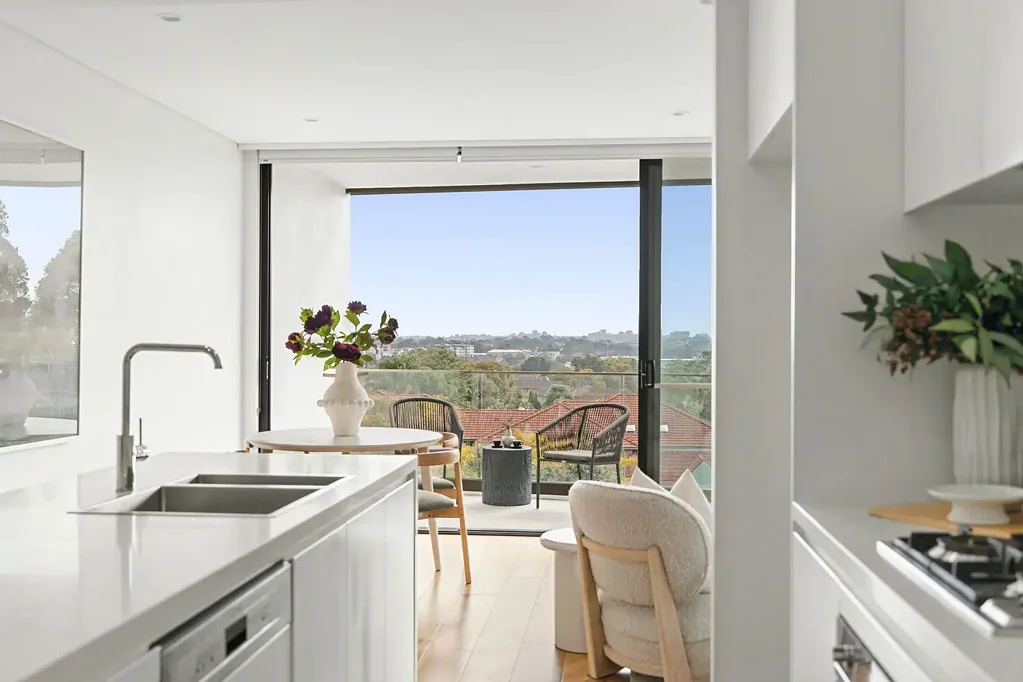 Miranda 2Moenga North-Facing Apartment with City Views
