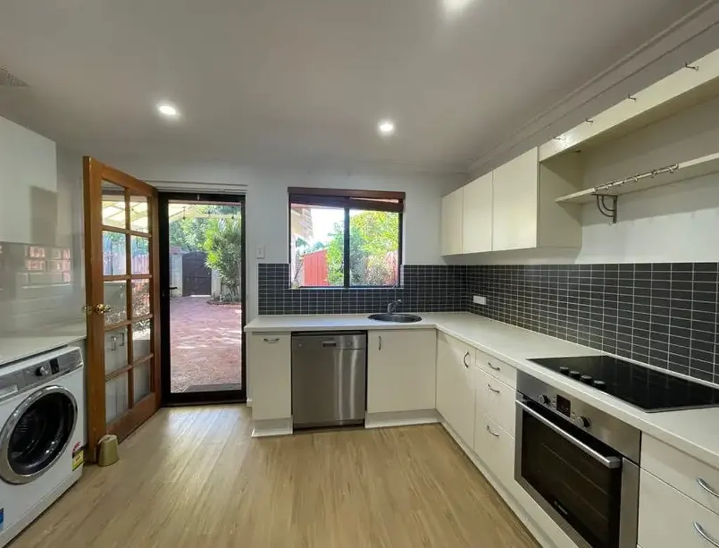 STUNNING 2x1 IN THE SOUGHT AFTER SCARBOROUGH!