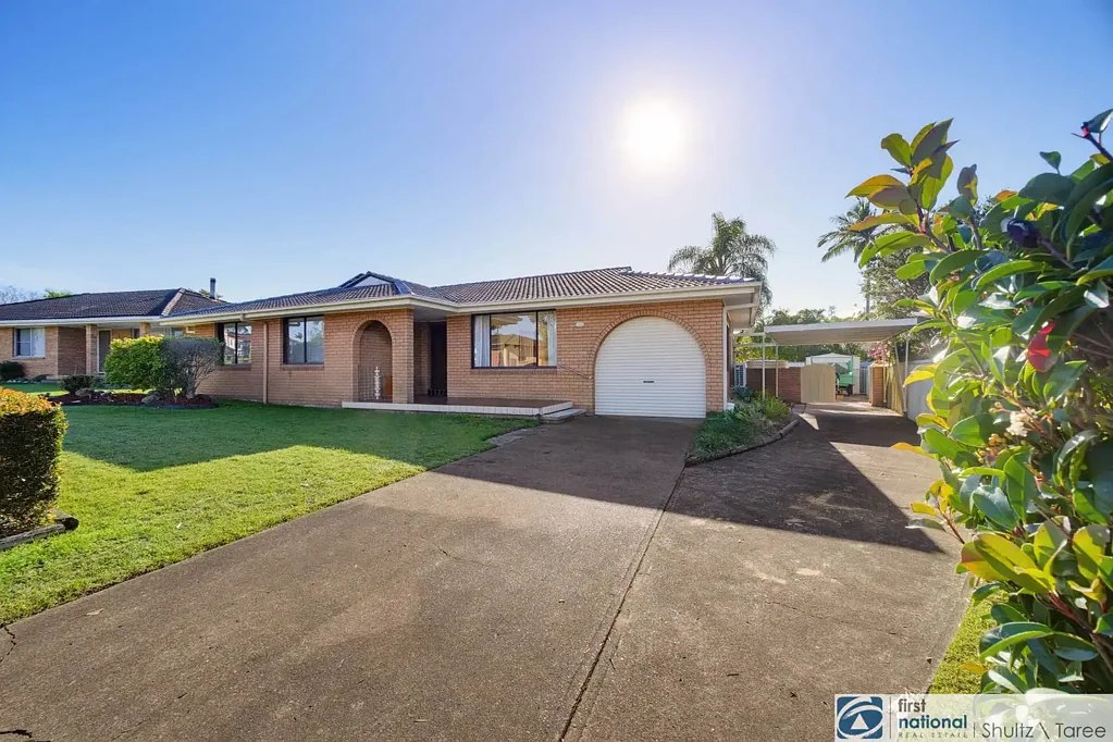 Taree 4બેડરૂમ Taree West Family Living with Poolside Entertaining – Exceptional Value