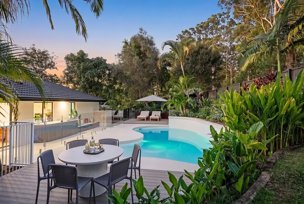 Currumbin Waters 4房  Your Opportunity to Secure a Turn-Key Family Retreat!