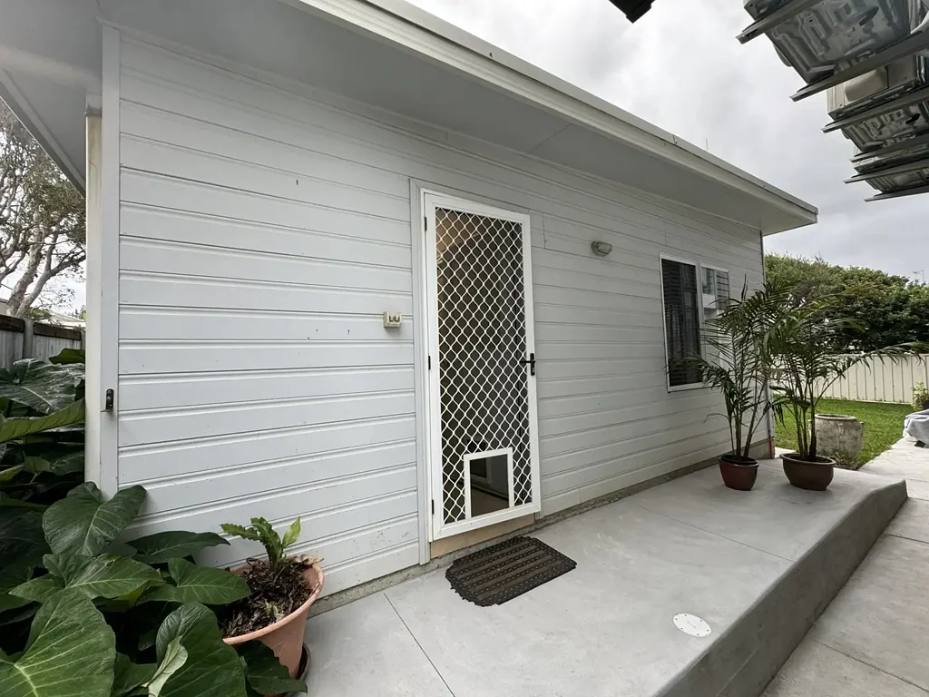 BEACHFRONT BLISS - ONE BEDROOM FULLY FURNISHED FLAT